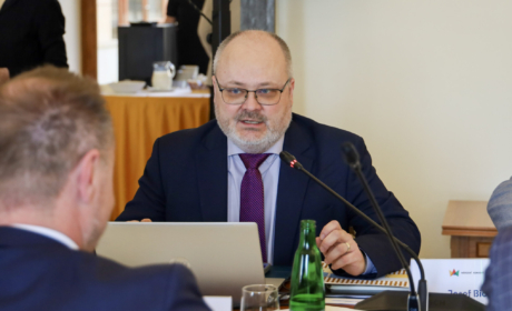 Experti z KMEV při formování obchodní strategie ČR a garantování kulatého stolu Národního konventu o EU